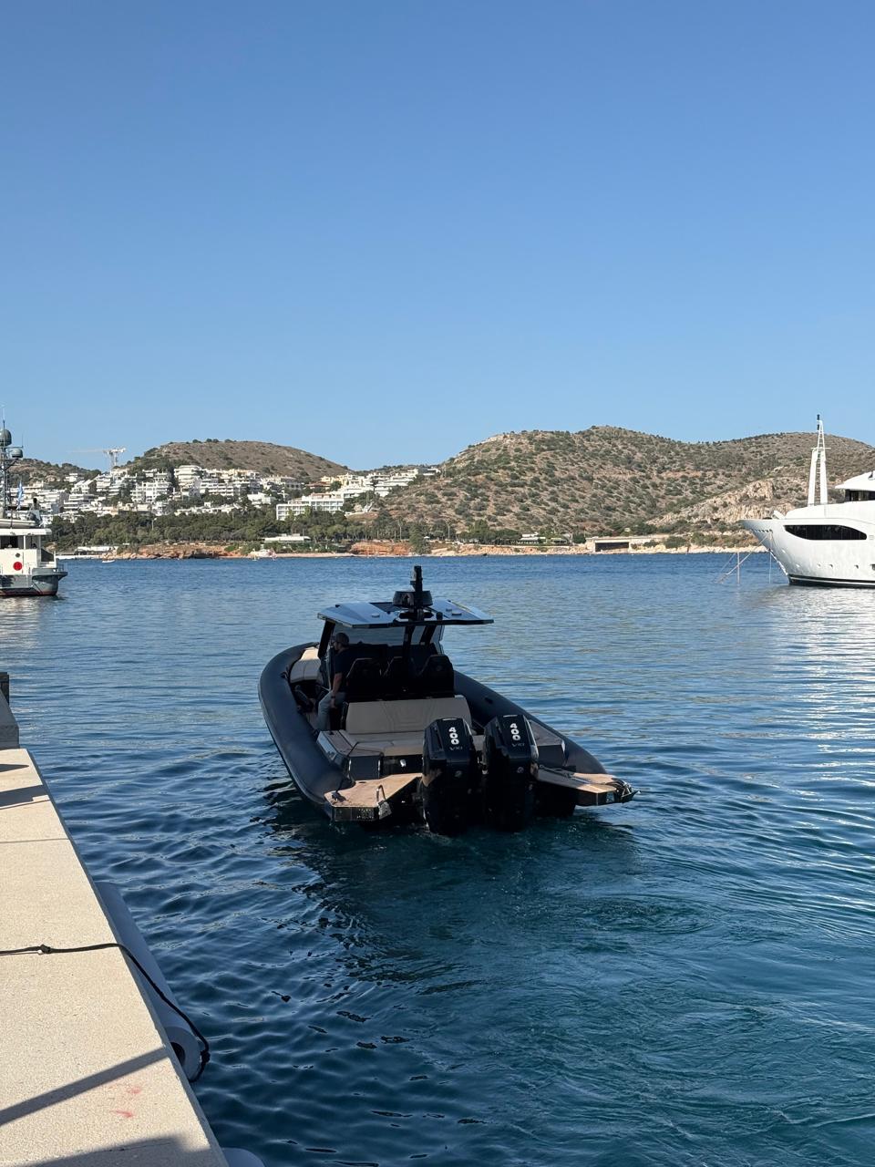 boat-sailing-away-2